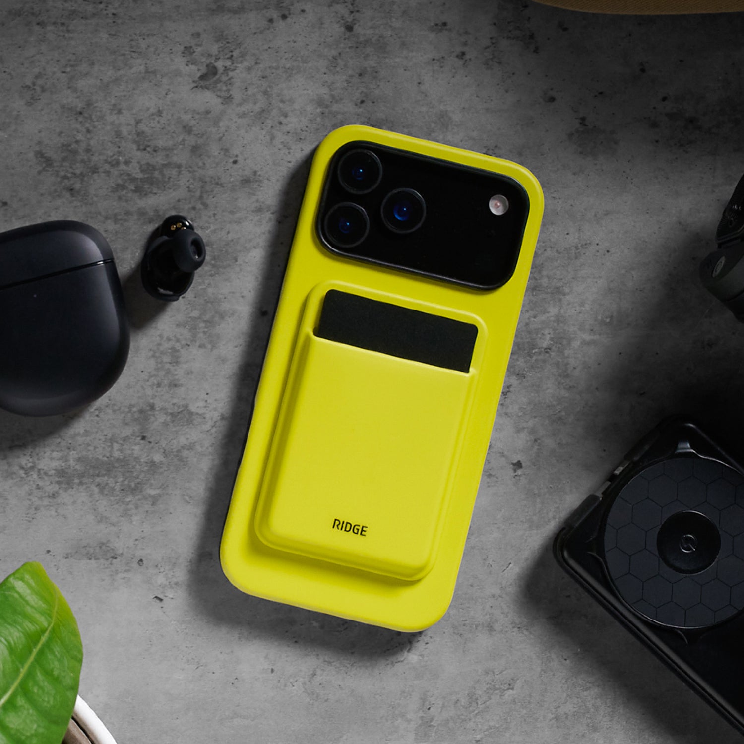 MagSafe Cardholder - Hyper Lime